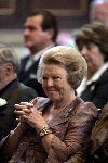 Amsterdam 24 juni 2004
Prins Bernhard en Koningin Beatrix bij uitreiking zilveren anjers  in paleis op de dam.