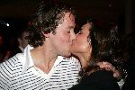 Rotterdam  10 mei 2004
Uitreiking Musical Awards in nieuw Luxor.
Lieke v Lexmond met vriend kussend