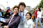 Amsterdam 23 juni 2004
Olympische fakkel in Amsterdam. 
Marc Klein Essink met vrouw en dochter