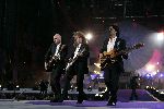 Rotterdam 10 juni 2004
Optreden Marco Borsato in de kuip. band marco
Giovanni Caminita basgitaar (rechts )
Ferry van Leeuwen slaggitarist (links)
Rob Winter (sologitarist (midden)