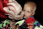 Kaatsheuvel 15 juni 2004
Perspresentatie van  de kleine zeemeermin.
Mariska v Kolck met zoontje Vincent