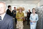 Den Haag 17 juni 2004
Maxima en Maria v d Hoeven bij opening nieuwe gebouw OCW.