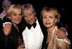 Amsterdam 1 juni 2004
Paul Verhoeven krijgt Bert Haanstra prij in Paradiso.
Paul Verhoeven met Renee Soutendijk en Monique v d Ven
