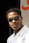 Amsterdam 8 juni 2004
Patrick Kluivert met zonnebril bij vertrek Nederlands elftal naar Portugal.