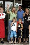 Amsterdam 8 juni 2004
Vrouw Phillip Cocu met kinderen bij vertrek Nederlands elftal naar Portugal.