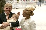 Den Haag 12 juni 2004
Doop Prinses Amalia in grote kerk Den Haag.
Prins Willem Alexander met prinses Amalia en Maxima