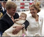 Den Haag 12 juni 2004
Doop Prinses Amalia in grote kerk Den Haag.
Prins Willem Alexander met prinses Amalia en Maxima