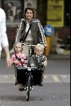 Amsterdam 16 juni 2004
Prinses Marilene met Anna en Lucas op bakfiets