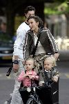 Amsterdam 16 juni 2004
Prinses Marilene met Anna en Lucas op bakfiets