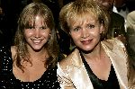 Amsterdam 1 juni 2004
Paul Verhoeven krijgt Bert Haanstra prij in Paradiso.
Renee Soutendijk met dochter