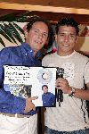 Vinkeveen 11 juni 2004
Presentatie cd Robert Leroy bij de plashoeve.
Robert Leroy met Jan Smit