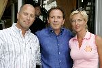 Vinkeveen 11 juni 2004
Presentatie cd Robert Leroy bij de plashoeve.
Robert Leroy met Frank Schmitt met vriendin