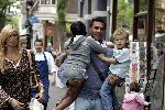 Amsterdam 27 juni 2004
Ruud Gullit met Estelle Gullit en hun kinderen Maxime en Joelle op de Cornelis Schuytstraat.