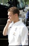 Amsterdam 8 juni 2004
Wesley Sneijder met gsm bij vertrek Nederlands elftal naar Portugal.