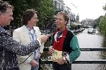 Amsterdam 10 juni 2005
Cliff Richard met erik de zwart met top 40 boek