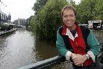 Amsterdam 10 juni 2005
Cliff Richard op de gracht in amsterdam