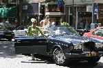 Amsterdam 18 juni 2005
Connie Breukhoven met Marvin Shanne en Edwin in Bentley Cabrio op de cornelis schuytstraat