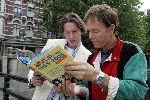Amsterdam 10 juni 2005
Cliff Richard met erik de zwart met top 40 boek