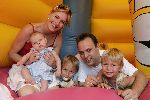 Fijnaart 23 juni 2005
Frans Bauer Mariska Bauer Frans Bauer jr Christiaan Bauer en Jan Bauer op luchtkussen