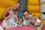 Fijnaart 23 juni 2005
Frans Bauer Mariska Bauer Frans Bauer jr Christiaan Bauer en Jan Bauer op luchtkussen.