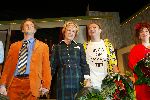 Den Bosch 2 december 2002
Premiere Tel uit je winst met Jon v Eerd, Inge Ipenburg, Laus Steenbeeke, Marjolein Algera, Filip Bolluyt, Istvan Hitzelberger Maya van den Broecke, Albert Verlinden, John Lanting, Danny de  Munck, Isa Hoes , Antonie Kamerling, Catharine Keyl,  Robert Long Tony Neef Gerard Cox Henk Bres, bruni heinke Seth Gaaikema Hans Cornelissen, John Leddy Cilly Dartell Loeki Knol Antje Monteiro Johnny Kraaykamp en Anick Boer Gerry v d Klei Allard v d Scheer
