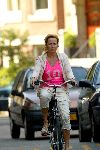 Amsterdam 17 september 2003
Inge Ipenburg met walkman op fiets