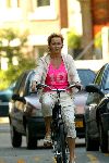 Amsterdam 17 september 2003
Inge Ipenburg met walkman op fiets