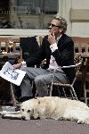 Amsterdam 16 juni 2005
Jan Lenferink met zijn hond ben op terras .
Hij heeft de papieren van zijn boek  