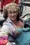 Amsterdam 8 juni 2005
Presentatie cd Karin Bloemen in Carre.
Karin in Buick cabrio voor carre.
