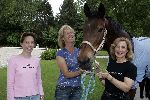 Erp 16 juni 2005
Anky van Grunsven in Anky kleding met Bonfire en Linda Wallagh met een vriendin