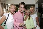 Bloemendaal 1 juni 2005
Haringparty radio noordzee.
Nick Nielsen met vrouwelijke fans