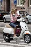 Amsterdam 18 juni 2005
Nikkie Plessen op vespa scooter