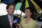 Rotterdam 3 juni 2005
Premiere Circus du soleil  bij ahoy.
Prins Pieter Christiaan met zijn verloofde Anita v V ollenhoven onder paraplu. wordt geinterviewd door sbs