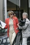 Amsterdam 1 juni 2005
Tineke de Groot met cameraman op pc hooftstraat