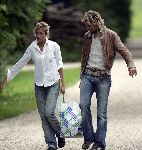 Nigtevecht 17 juni 2005
Wendy v Dijk verhuizen naar haar nieuwe huis op Zwaanwijck samen met een vriendin en Chris Zegers.