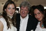 Bloemendaal 1 juni 2005
Haringparty radio noordzee.
Willibrord Frequin met dochter Barbara Frequin en vriendin Suzanne