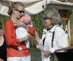Muiden 28 mei 2005
Koningin Beatrix varen met Mabel Wisse Smit prinses Luana en prins Friso
