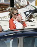 Muiden 28 mei 2005
Koningin Beatrix varen met Mabel Wisse Smit prinses Luana en prins Friso