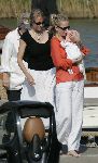 Muiden 28 mei 2005
Koningin Beatrix varen met Mabel Wisse Smit prinses Luana en prins Friso