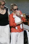 Muiden 28 mei 2005
Koningin Beatrix varen met Mabel Wisse Smit prinses Luana en prins Friso