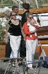 Muiden 28 mei 2005
Koningin Beatrix varen met Mabel Wisse Smit prinses Luana en prins Friso