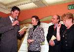 Eindhoven, 7 maart 1999
Uitreiking boek over bekene eindhovenaren met op de foto 
Frank Houden met zijn vrouw, Dorothee Foole en Hr. Brood