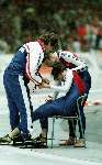 Heerenveen 13 Maart 1999
WK afstanden schaatsen 500 meter
De gevallen Jan Bos wordt getroost door zijn ploeggenoot Erben Wennenmars en coach


PETER SMULDERS BV