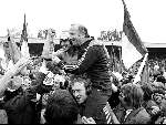 Eindhoven, 11 mei 1985
PSV Landskampioen 1974/1975
Willy v d Kuylen en Kees Rijvers op de schouders bij reserve-doelman Andre v Gerven
