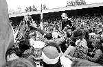 11 mei 1975
PSV Landskampioen 1974/1975
Bjorn Nordquist en Kees Rijvers op de schouders