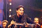 4 maart 1999
Alexander van Volumia tijdens zijn speech nadat de groep de Edsion music Award 1999 heeft gewonnen.
Xander de Buisonje