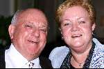 Vlaardingen 8 maart 2000
Platina Video Award voor 3 films
Bassie & Adriaan
Bas v d Toor met vrouw