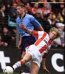 Eindhoven, 12 maart 2000
PSV-FC Utrecht, eindstand 2-1
Bjorn v d doelen in duel met zijn clubgenoot Theo Lucius die die is uitgeleend aan FC Utrecht
Mooie aktie