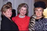 Amsterdam 13 maart 2000
Modeshow Frans Molenaar in het Amstel Hotel.
Hank Heyn met 2 vriendinnen