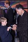 Amsterdam, 17 maart 2000
100 jaar bestaan AFC AJAX 
Met uitreiking historische videoband
Jac Swart deelt handtekening uit